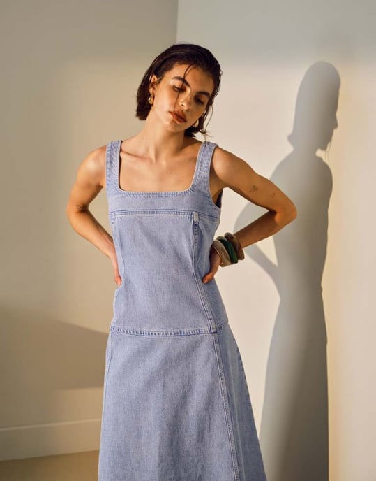 Topshop denim dropped waist midi dress in bleach - Image 3