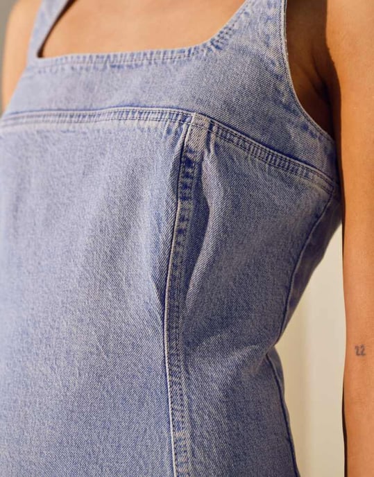 Topshop denim dropped waist midi dress in bleach - Image 4