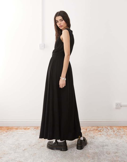 Reclaimed Vintage linen blend maxi sundress with ruching and ties in black - Image 3
