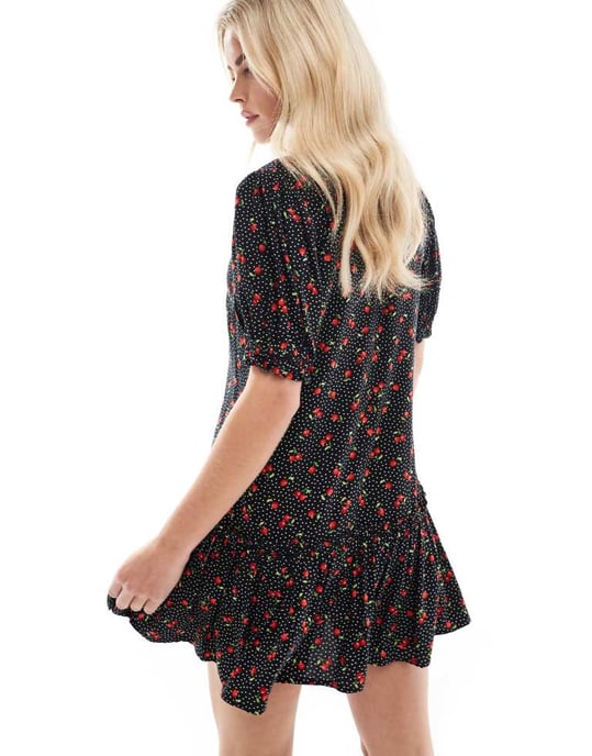 Miss Selfridge petite printed spun smock dress in black cherry print - Image 4