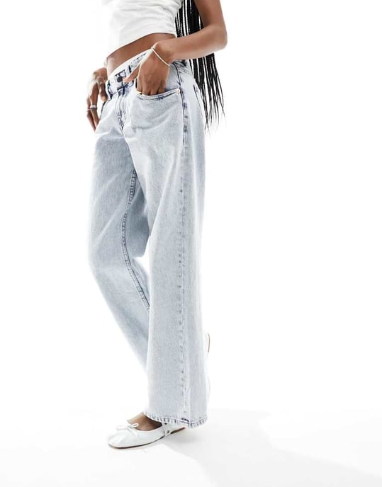 Motel parallel leg low rise jeans in 80s light blue wash - Image 4