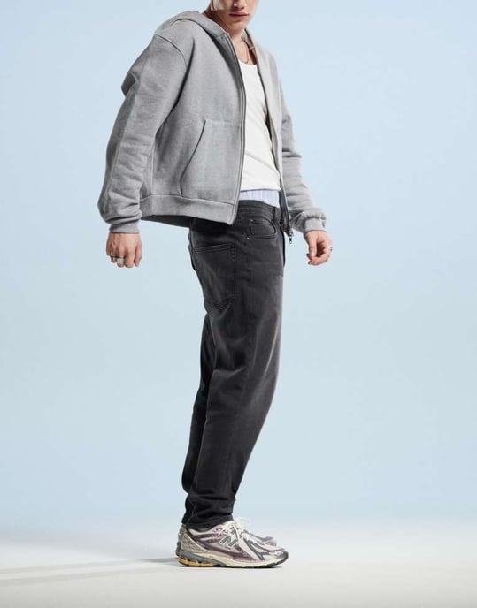 ASOS DESIGN tapered jeans in black wash - Image 2