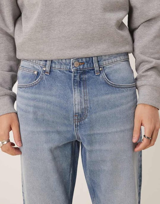 ASOS DESIGN tapered jeans in mid wash blue - Image 4