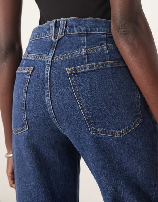 ARRANGE Eden denim barrel jean with tapered leg in mid blue - Image 4