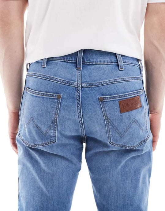 Wrangler Larston slim tapered fit jeans in mid wash blue - Image 4