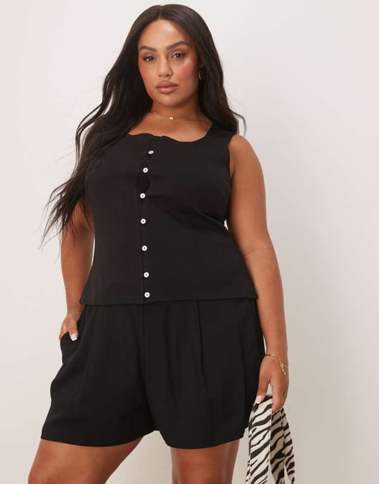 ASOS DESIGN Curve pull on shorts in black - Image 4