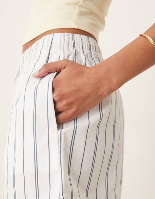 Abercrombie & Fitch tie waist poplin shorts in blue stripe - Image 4