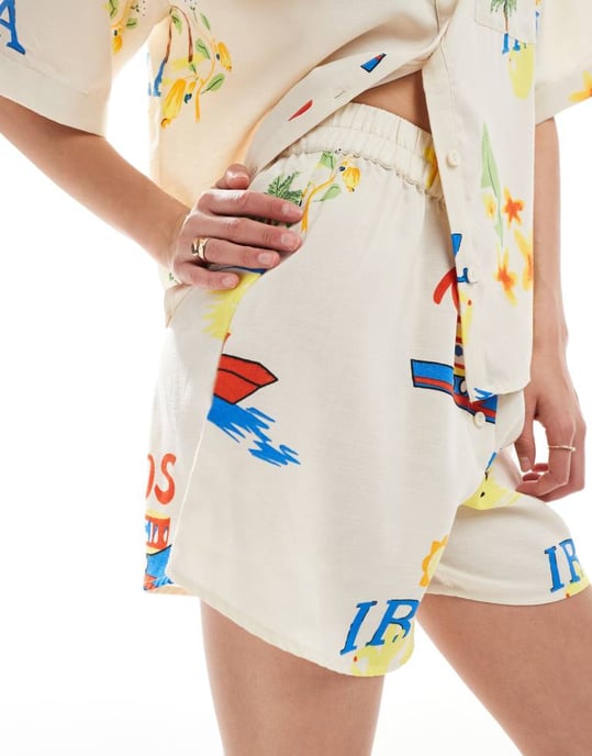 Pieces high waist short co-ord in summer holiday print - Image 3