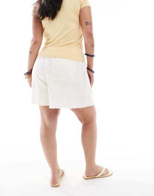 ASOS DESIGN Curve washed a line shorts in cream - Image 3