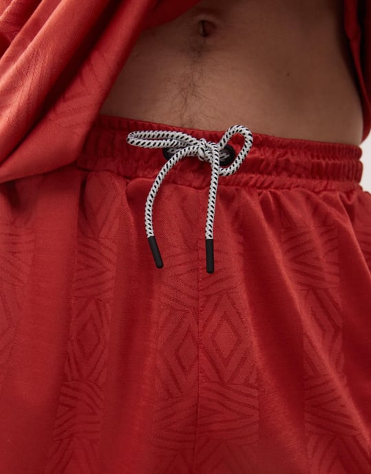 Umbro football shorts in red - Image 4