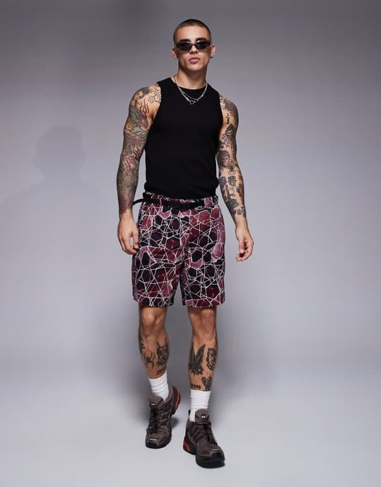 The North Face Class V Pathfinder belted logo shorts in burgundy print - Image 2