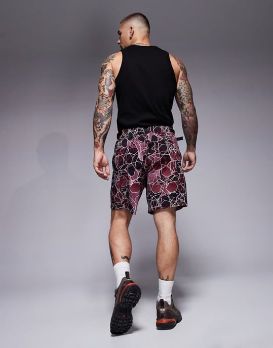 The North Face Class V Pathfinder belted logo shorts in burgundy print - Image 4