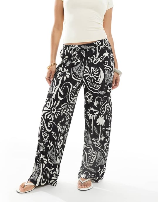 Vero Moda Petite high waist wide leg plisse trouser in tropical conversational print - Image 2