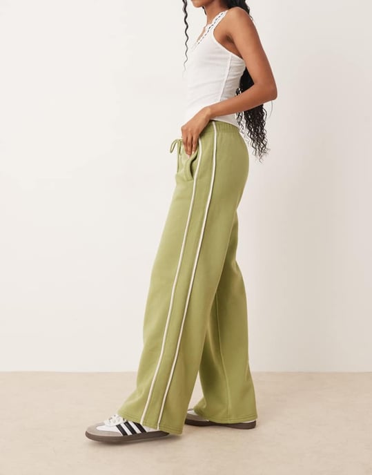 Abercrombie & Fitch mid rise wide leg jogger in sage green - Image 3