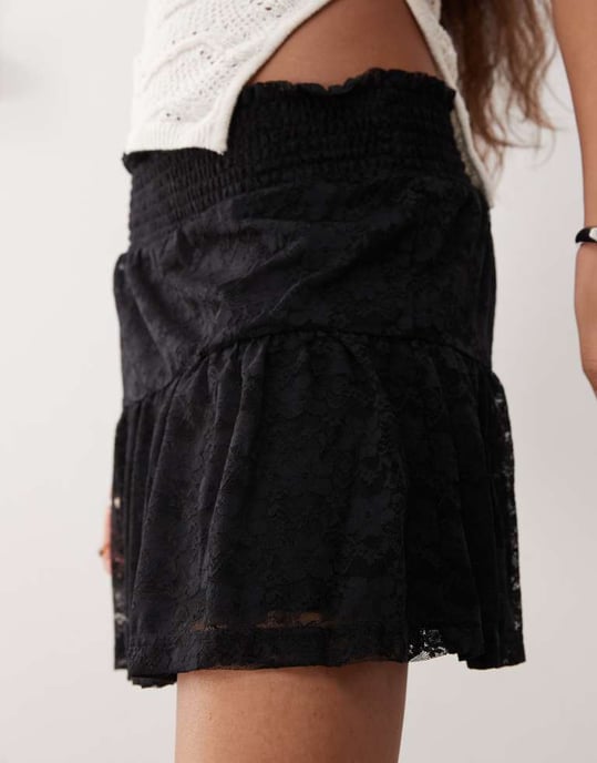 Noisy May tiered lace mini skirt in black - Image 4