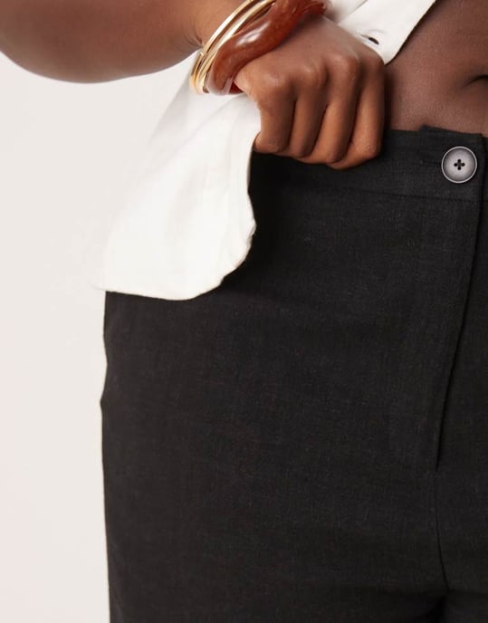 ASOS DESIGN Curve relaxed straight leg trousers with linen in black - Image 3