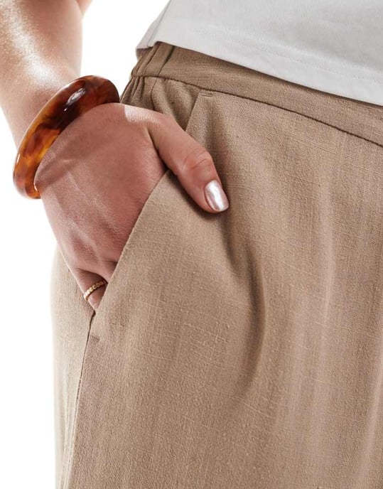 ASOS DESIGN Curve relaxed straight leg trousers with linen in mocha - Image 2