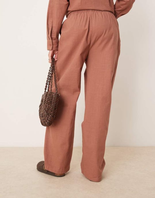 ASOS DESIGN linen look pull on trousers co-ord in mocha - Image 4