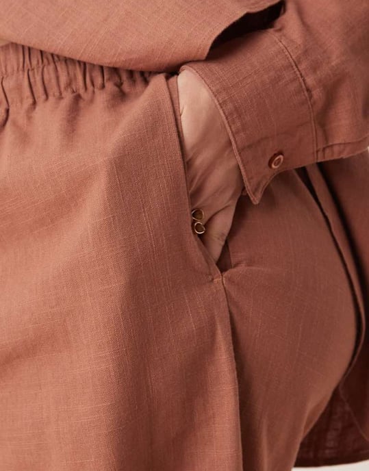 ASOS DESIGN Curve linen look pull on trousers co-ord in mocha - Image 4