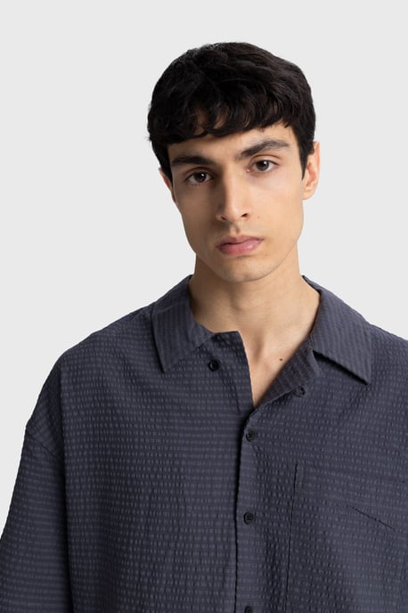 Texturerad kortärmad skjorta - Image 1