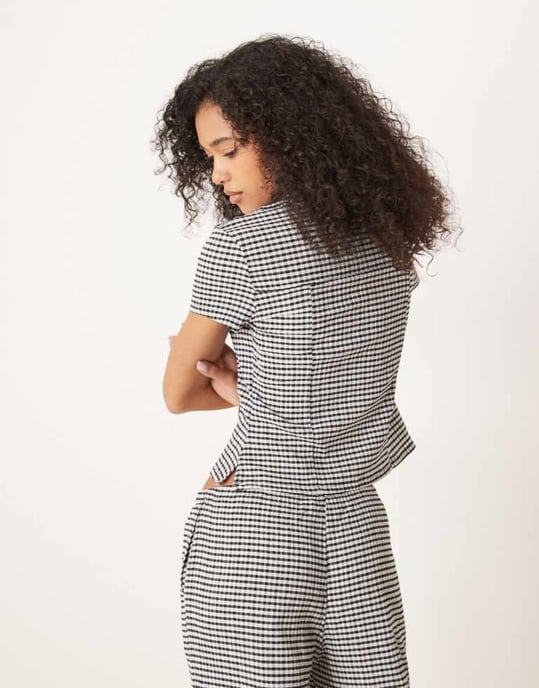 ASOS DESIGN minskad skjorta med omvänd krage i mono gingham - Image 3