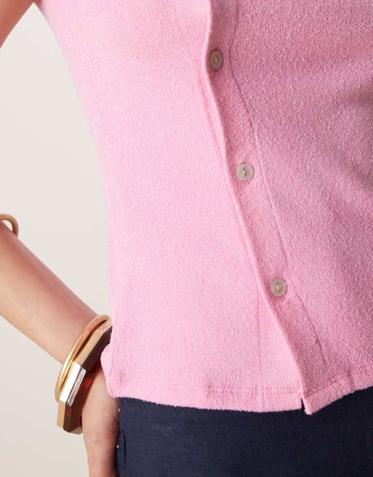 ASOS DESIGN texturerad stickad t-shirt med knapppdetailjer i rosa - Image 3