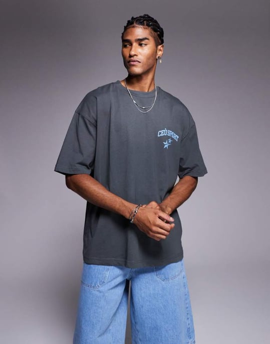 ASOS DESIGN oversize t-shirt med sportgrafik i kolgrå - Image 4