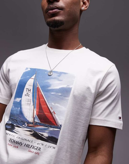 Tommy Hilfiger segling grafik t-shirt i off white - Image 3