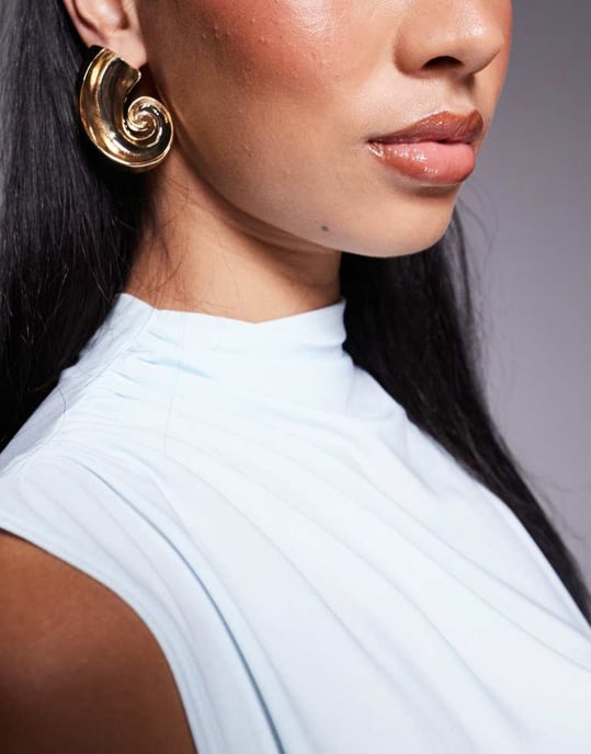 ASOS DESIGN top med hög hals och veckad asymmetrisk nederkant i pastellblått - Image 3