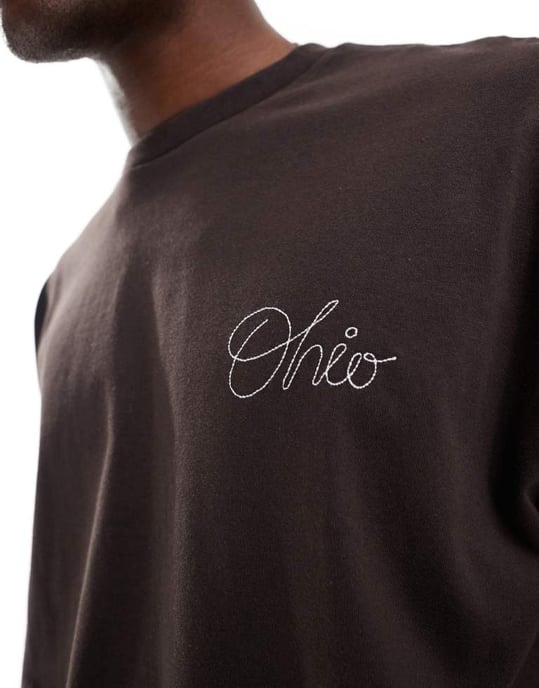 ASOS DESIGN oversized t-shirt med varsity-brodyr i mörkbrun - Image 4