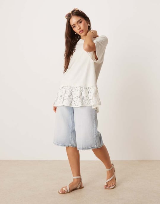 ASOS DESIGN oversized raglan t-shirt med spetsdetalj i krämfärg - Image 3