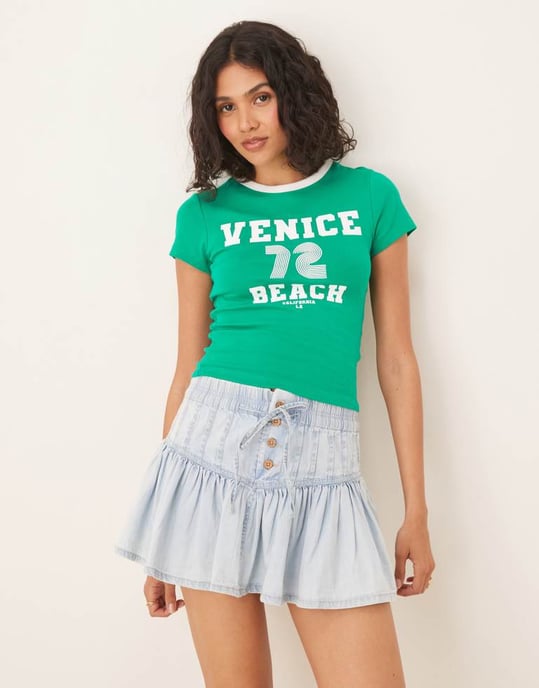 Gina Tricot kortärmad slim fit t-shirt med Venice Beach-mönster i grön - Image 4