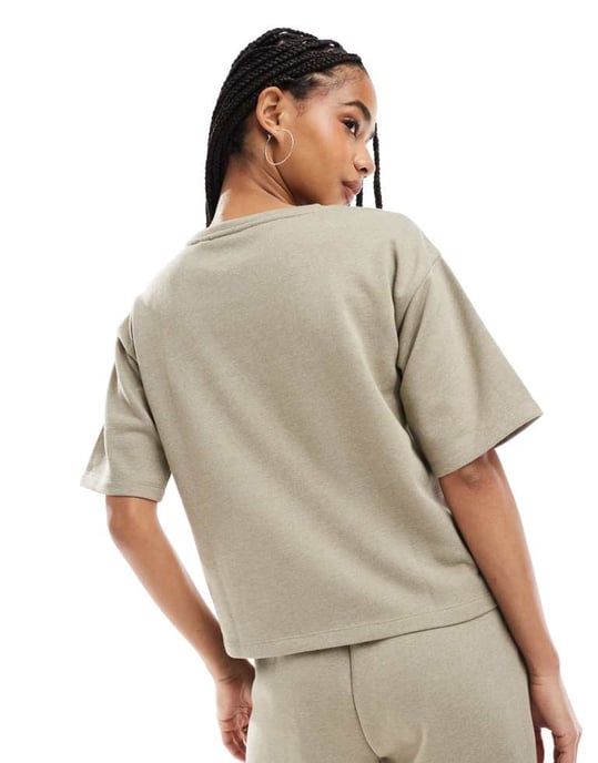 Vero Moda kortärmad sweatshirt-top i laurel oak - Image 3