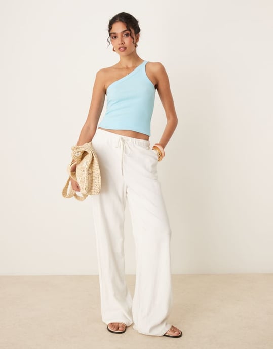 Abercrombie & Fitch enaxlad asymmetrisk ribbad tanktop i blått - Image 3
