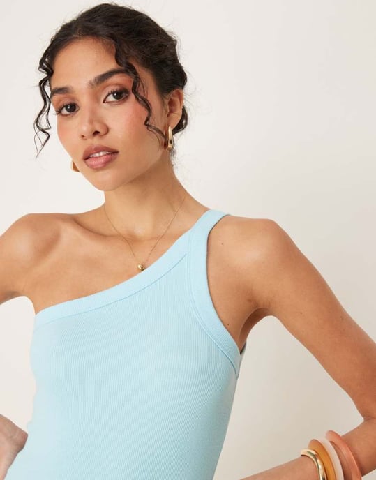 Abercrombie & Fitch enaxlad asymmetrisk ribbad tanktop i blått - Image 4