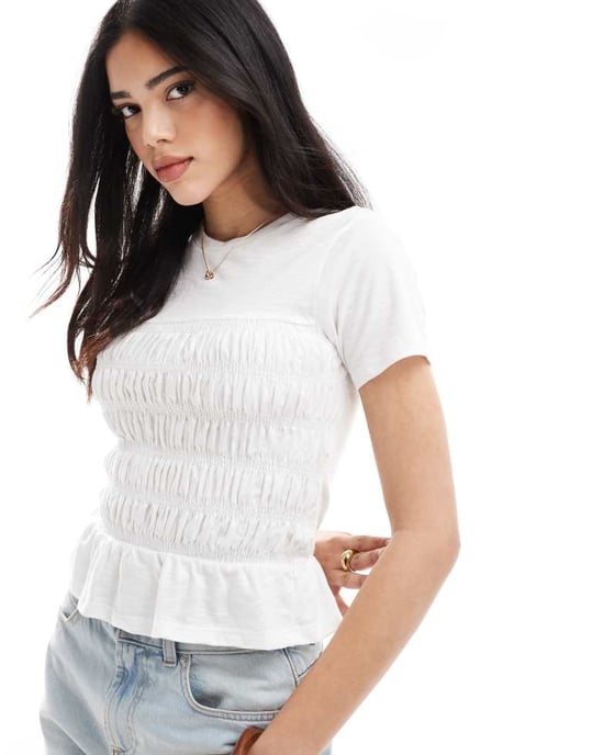Miss Selfridge topp med rynkdetalj i vitt - Image 2