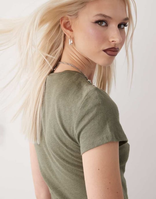 Veckodags t-shirt i linneblandning i khaki, exklusiv för ASOS - Image 3