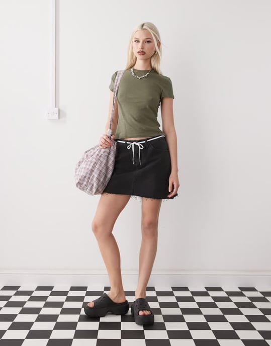 Veckodags t-shirt i linneblandning i khaki, exklusiv för ASOS - Image 4