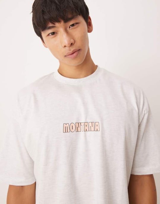 ASOS DESIGN boxy oversized med scenisk grafik i vit melangé - Image 3