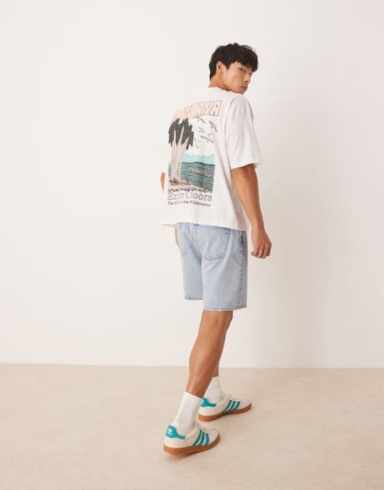 ASOS DESIGN boxy oversized med scenisk grafik i vit melangé - Image 4