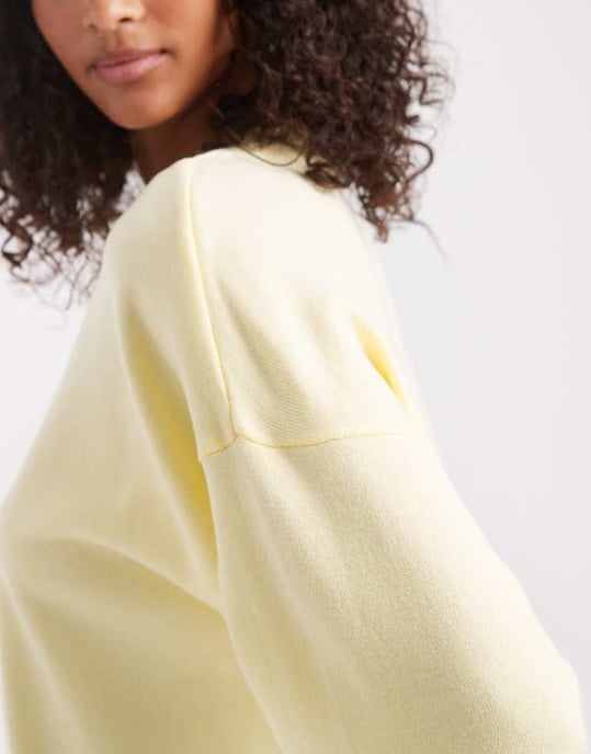ASOS DESIGN stickad strukturerad t-shirt i buttermilk - Image 4