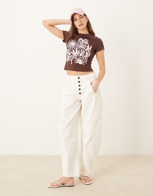 ASOS DESIGN babyt-shirt med blommig grafik i choklad - Image 3