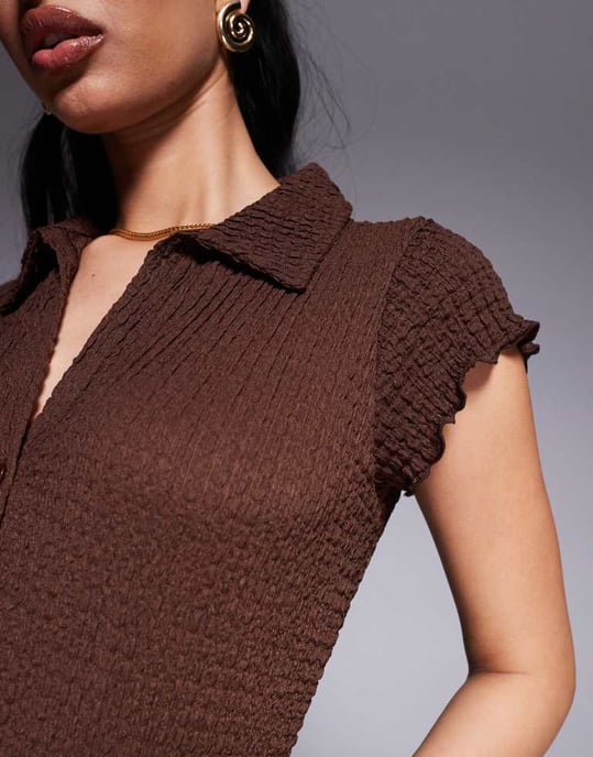 ASOS DESIGN texturerad kortärmad skjorta i choklad - Image 3
