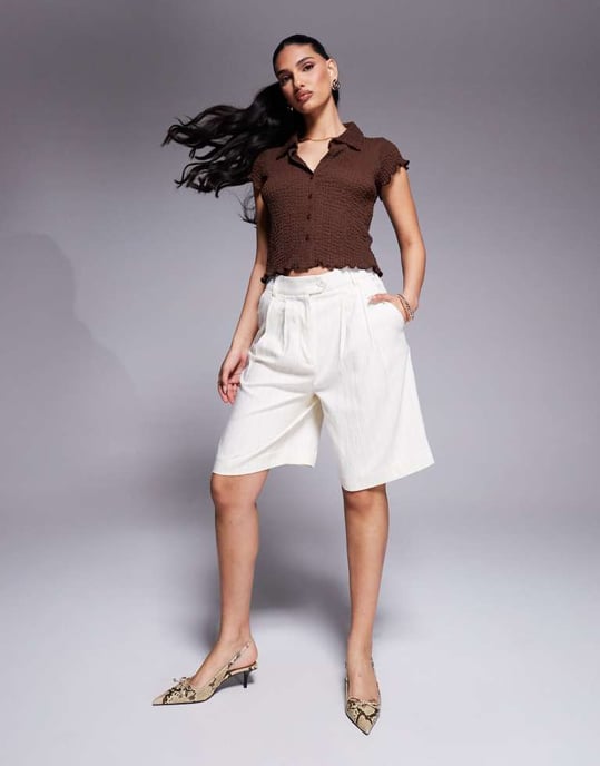 ASOS DESIGN texturerad kortärmad skjorta i choklad - Image 4