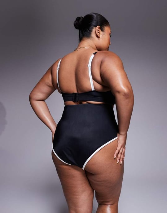 ASOS DESIGN Curve kontrasterande kant hög ben hög midja bikiniunderdel i svart - Image 4
