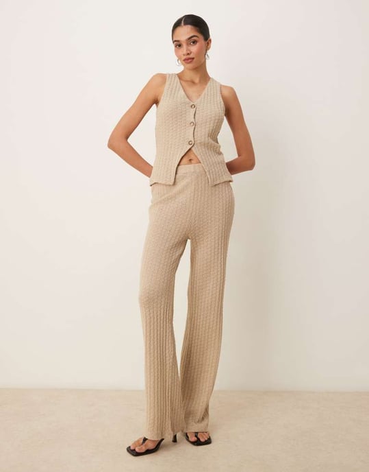 ASOS DESIGN koord stickad knapplång väst utan ärmar i sten - Image 2