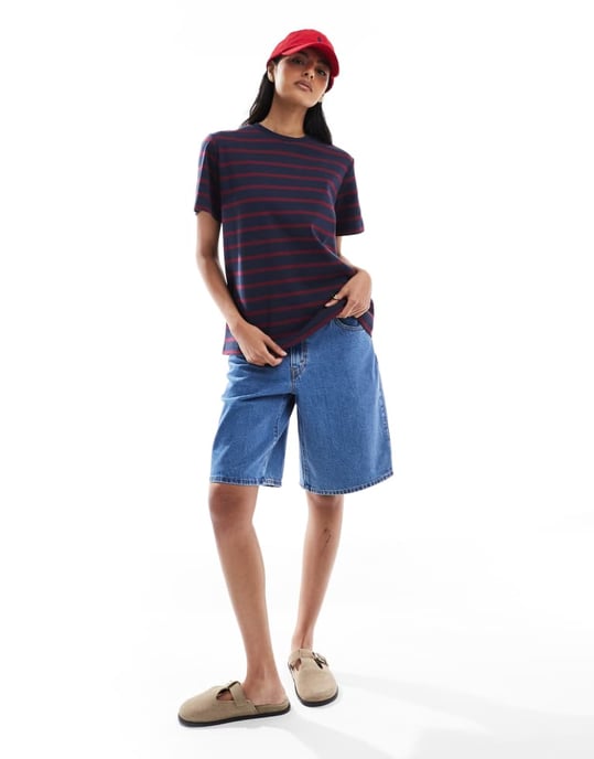 ASOS DESIGN regular fit t-shirt med design i rödvin och marinrandig - Image 3