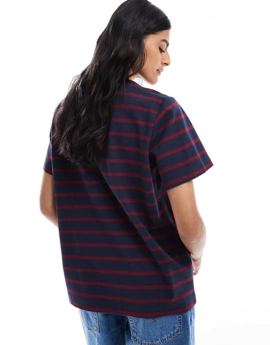 ASOS DESIGN regular fit t-shirt med design i rödvin och marinrandig - Image 4