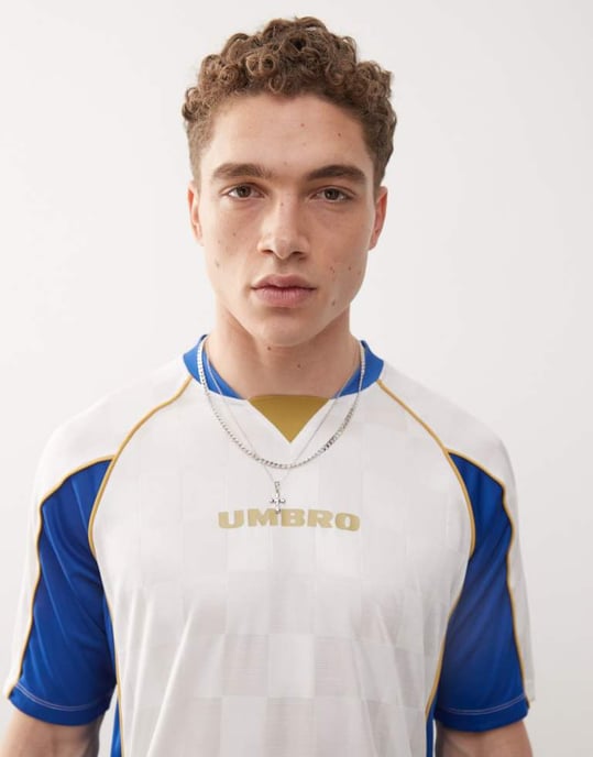 Umbro panelerad t-shirt i vitt och blått - Image 4