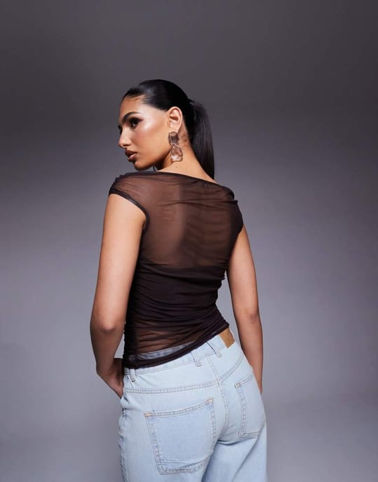 ASOS DESIGN samlad kortärmad off-shoulder meshtopp i choklad - Image 3